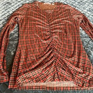 Elegant Hugo Boss lightweight pullover blouse.